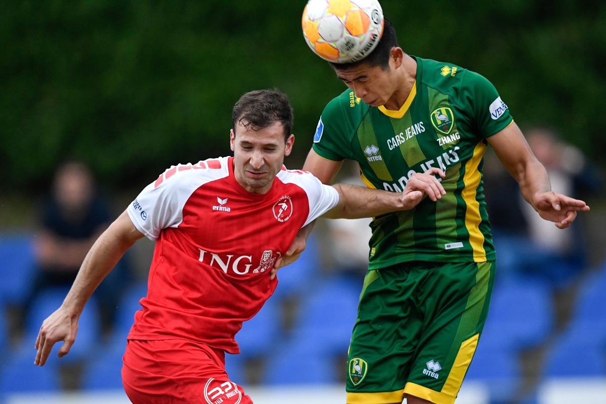 关于荷甲倒计时；上海申花今夜造点机会；细节引发关注；话题不断；控场能力受关注的信息