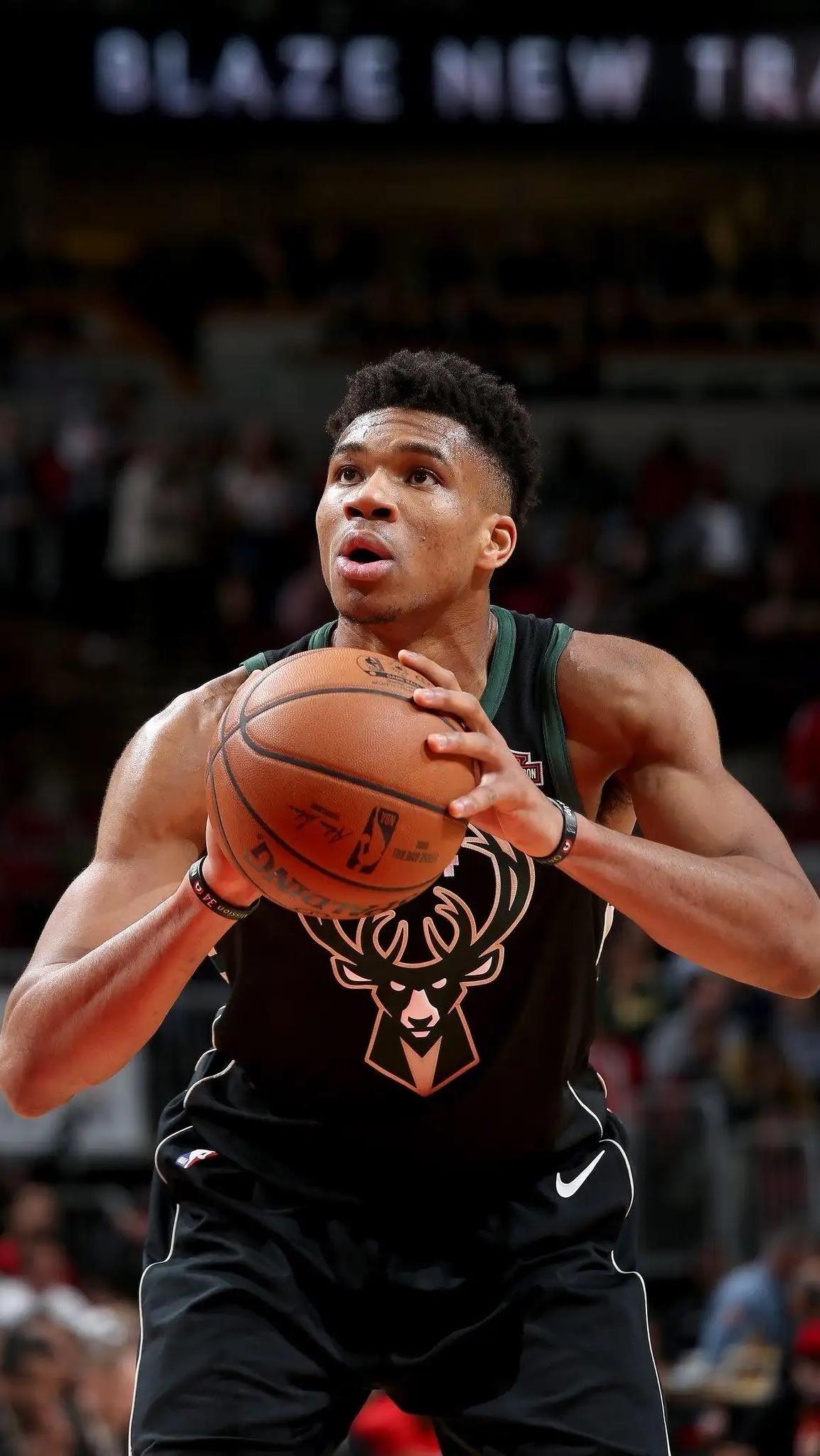 包含字母哥在老鹰比赛中高光表现广东宏远手感冰凉备战荷甲，网友：今晚深圳男篮备战英超的词条